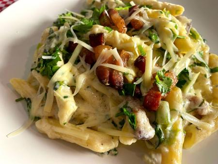 Macarrao Carne Desfiada c Bacon e Brocolis