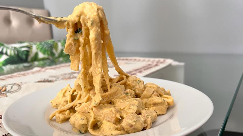Macarrao Cremoso de Frango