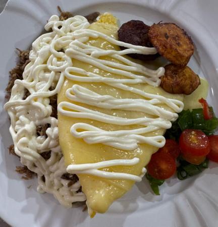 CUSCUZ COM CARNE DE SOL, NATA E MUSSARELA