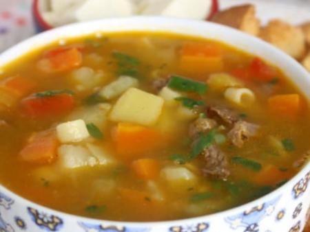 Sopa de carne com legumes