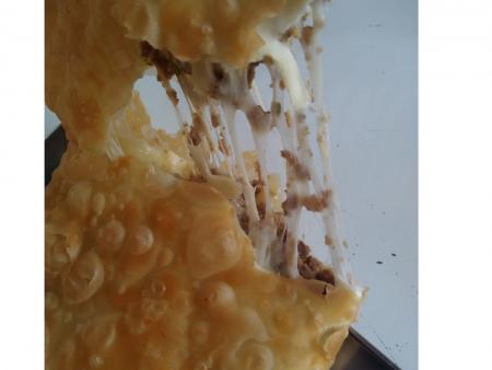 PASTEL DE CARNE E QUEIJO