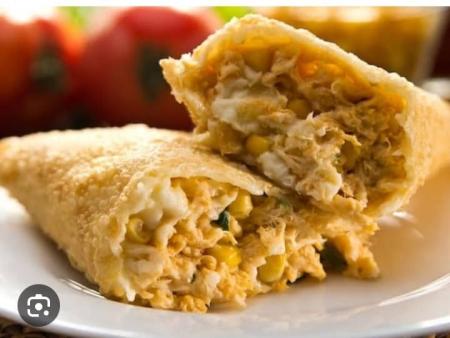 PASTEL FRANGO, QUEIJO, MILHO, AZEITONA E CATUPIRY
