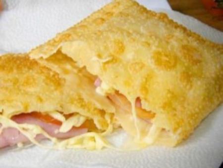 PASTEL DE QUEIJO E PRESUNTO E OREGANO