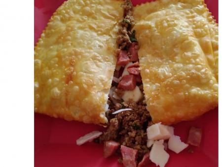 PASTEL CARNE, QUEIJO, PALMITO E CALABRESA