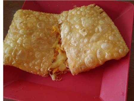 PASTEL DE FRANGO E QUEIJO