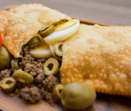 PASTEL DE CARNE C OVOS E AZEITONA