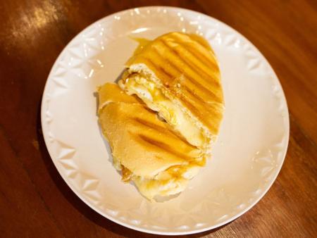 72. Pão com Ovo