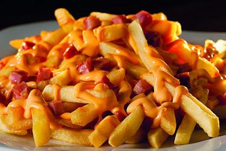  batata frita recheada com calabresa e bacon