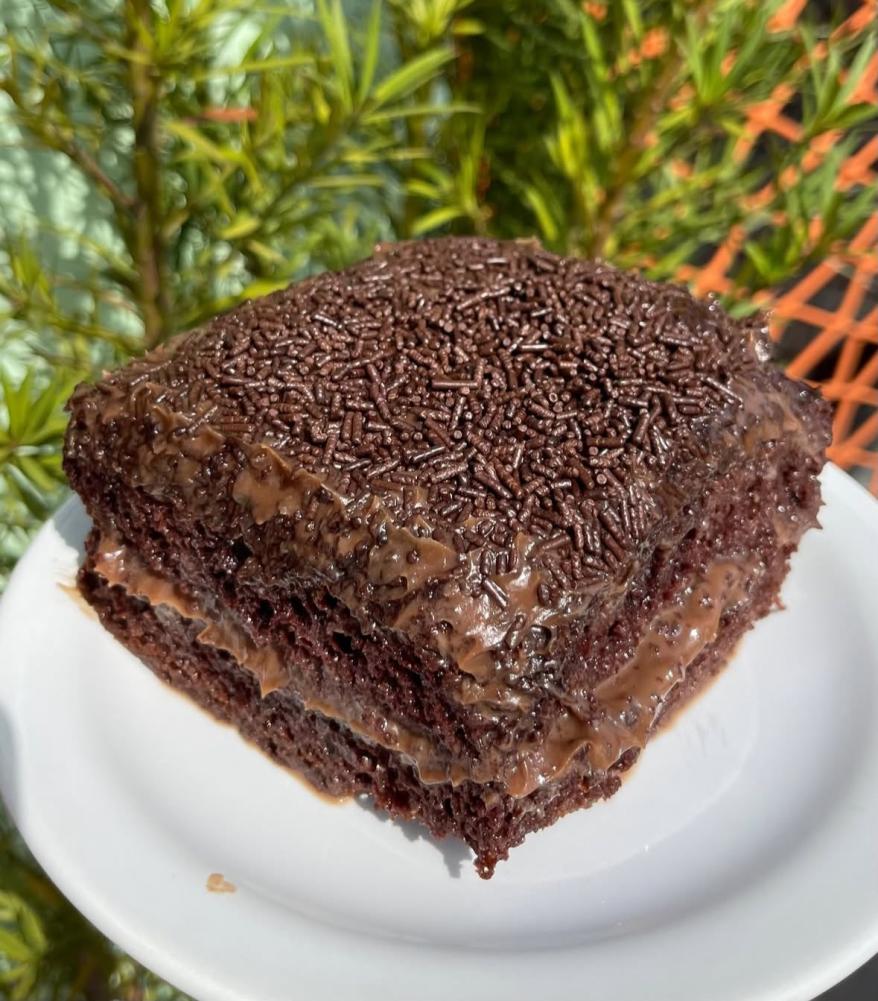 Fatia de Bolo Gelado Chocolatudo