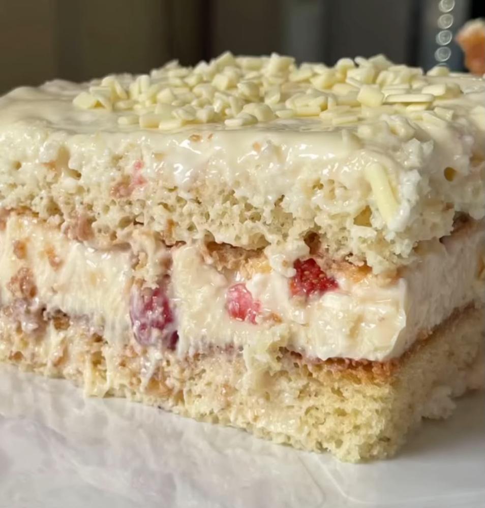 Fatia de Bolo Gelado Duplo Ninho c Morango