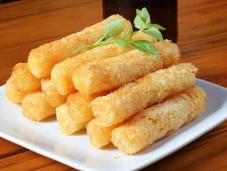 Palitos de queijo empanados
