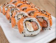 052 - URAMAKI ESPECIAL SALMON FLY
