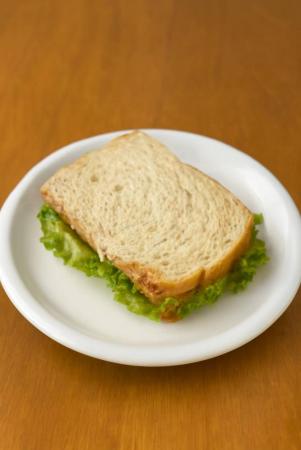 TRIO ATUM:  PAO DE FORMA INTEGRAL + PATE DE ATUM E ALFACE