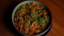 Yaksoba misto carne e frango